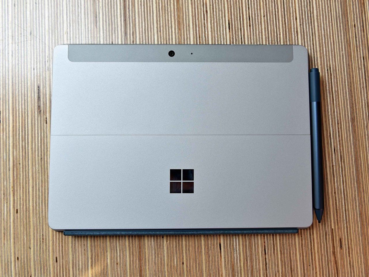 Microsoft Surface Go (back)
