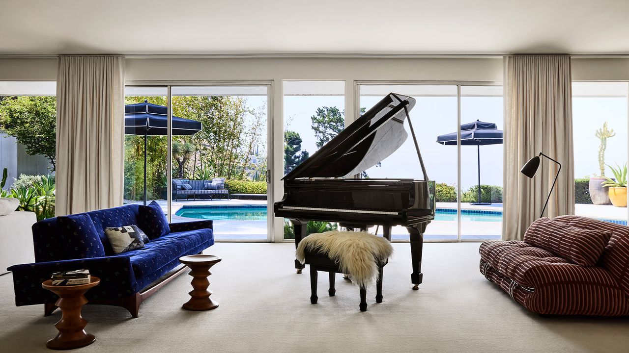 Hollywood Doheny house with grand piano and pool