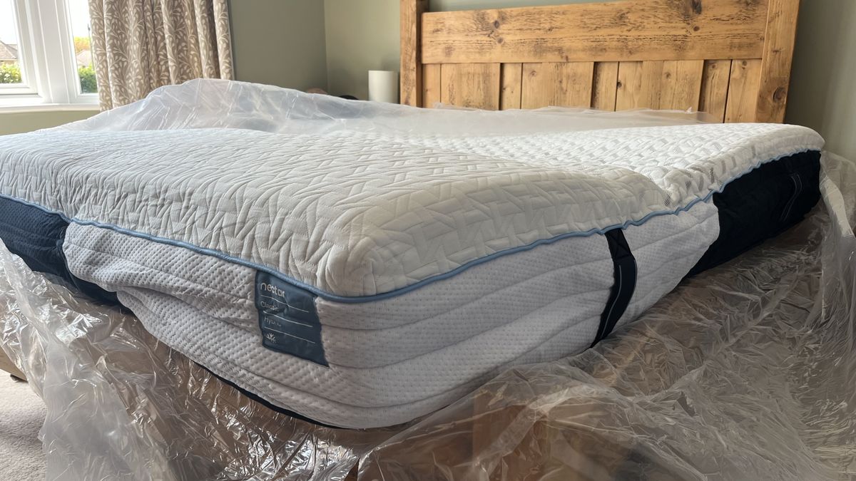 the nectar classic hybrid mattress is inflating after plastic packaging is removed