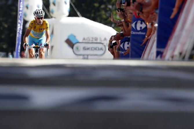 Vincezno Nibali approaches the finish