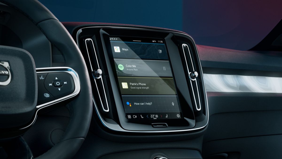 Steering wheel and central touch screen on the dash of the Volvo C40 Recharge