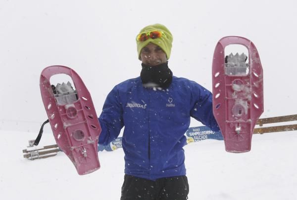 Ivan Basso (Liquigas-Cannondale) shows off his custom skis.