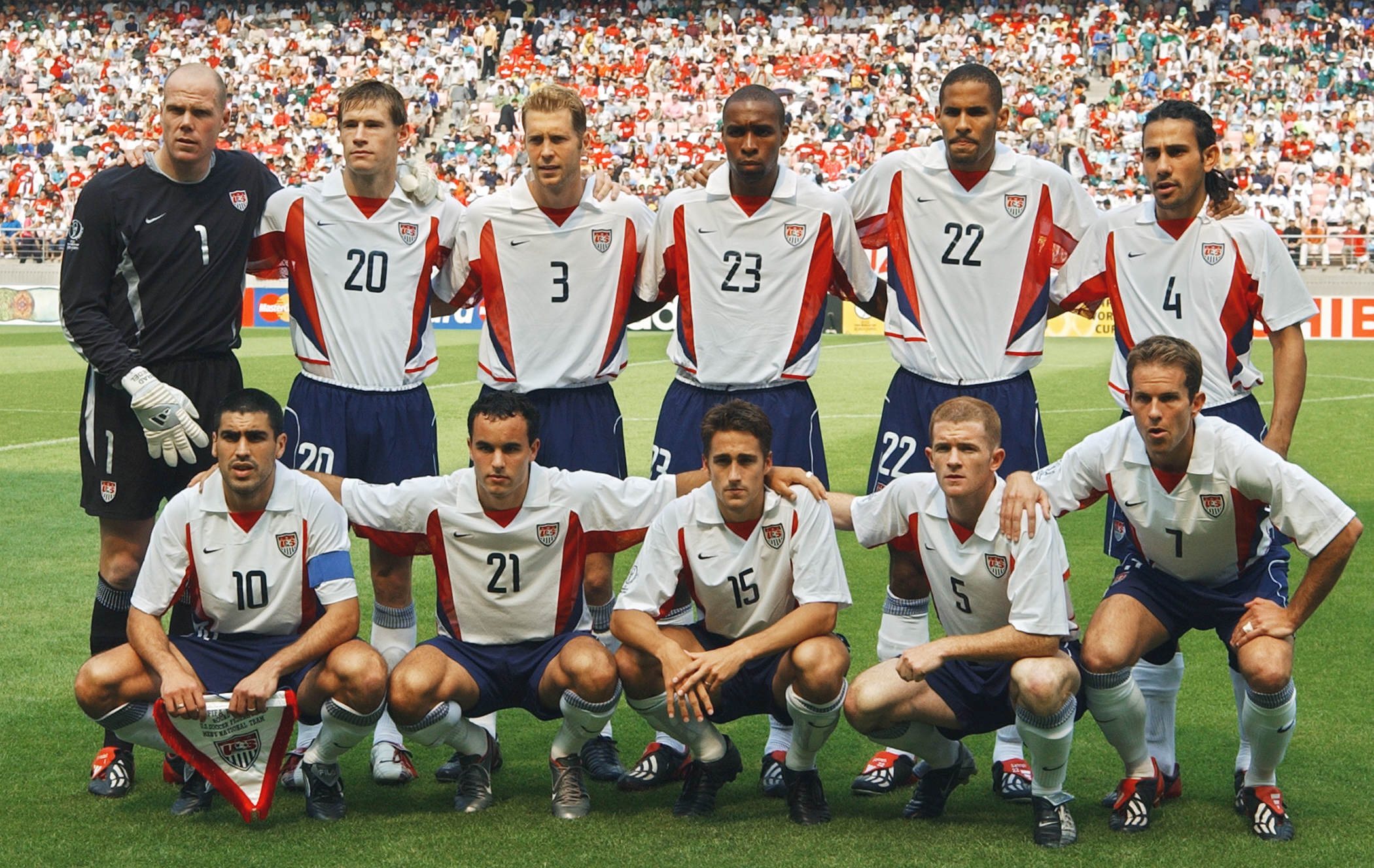USA line up for a team photo, 17 June 2002 at the Jeonju World Cup Stadium in Jeonju, ahead of second round playoff action between Mexico and USA in the 2002 FIFA World Cup Korea/Japan. (From L top) Brad Friedel, Brian McBride, Gregg Berhalter, Eddie Pope, Anthony Sanneh, Pablo Mastroeni. (From L bottom) Claudio Reyna, Landon Donovan, Josh Wolff, John O&amp;apos;Brien and Eddie Lewis.AFP PHOTO/PASCAL GUYOT (Photo by Pascal GUYOT / AFP) (Photo by PASCAL GUYOT/AFP via Getty Images)
