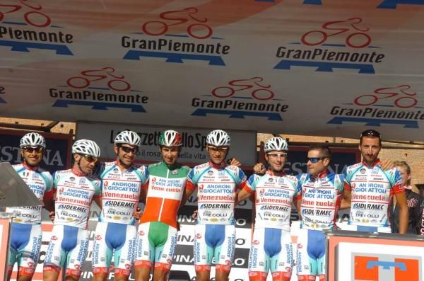 The Androni Giocattoli team on the podium