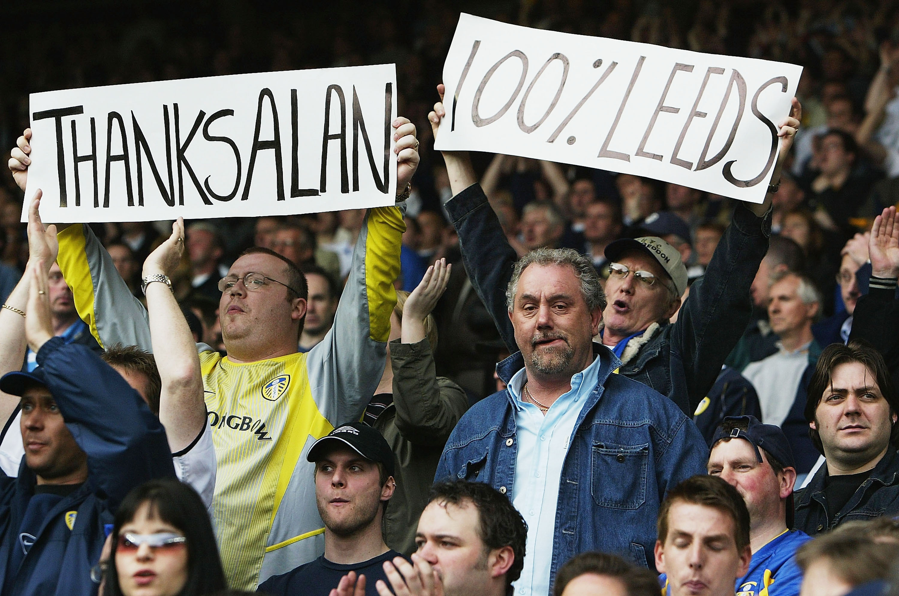 LEEDS, ENGLAND - MAY 8: Leeds fans show their respect to Alan Smith during the FA Barclaycard Premiership match between Leeds United and Charlton Athletic at Elland Road on May 8, 2004 in Leeds, England. (Photo by Laurence Griffiths/Getty Images)