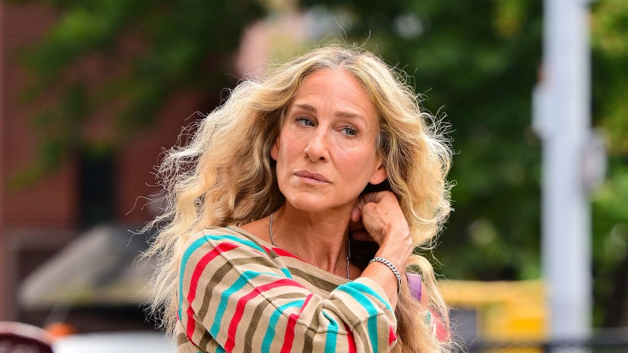 Carrie Bradshaw&#039;s fashion in Sex and the City reboot has fans worried and confused 