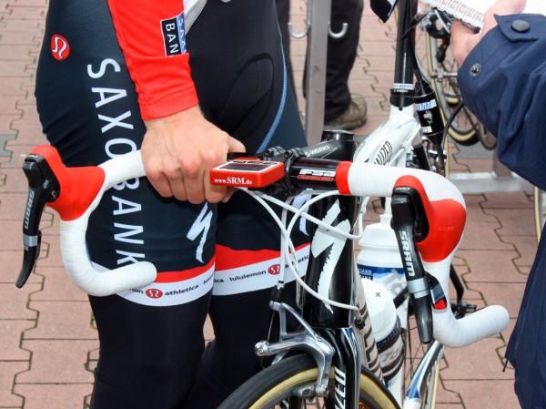 After the bike change debacle during the Ronde van Vlaanderen, Saxo Bank team mechanics installed red brake hoods on Matti Breschel's bike so they could pick it out more easily atop the team car.