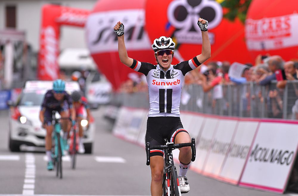 Ruth Winder (Sunweb) wins stage 5 at the Giro Rosa