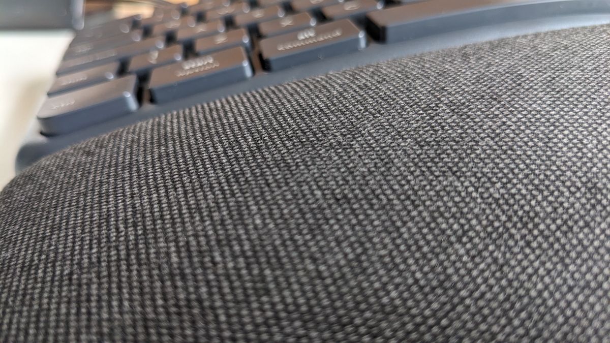 Trust Keyra ergonomic keyboard during our review