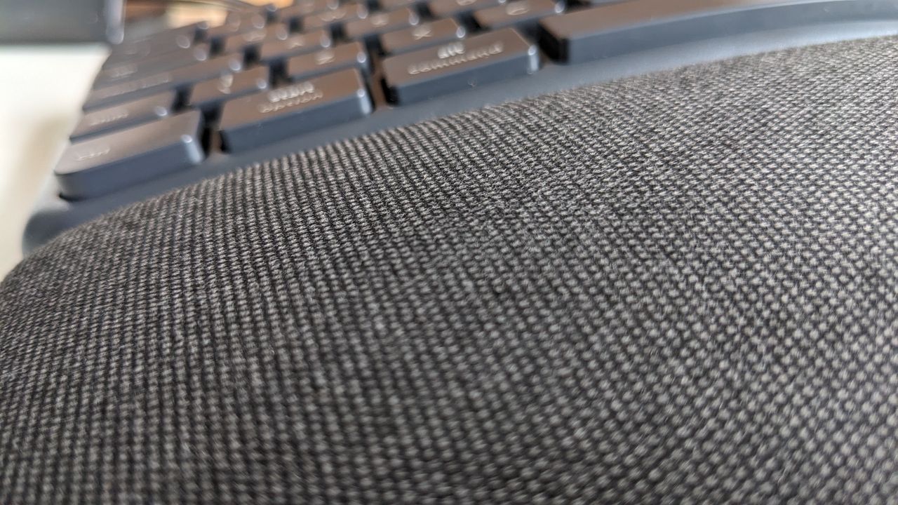 Trust Keyra ergonomic keyboard during our review