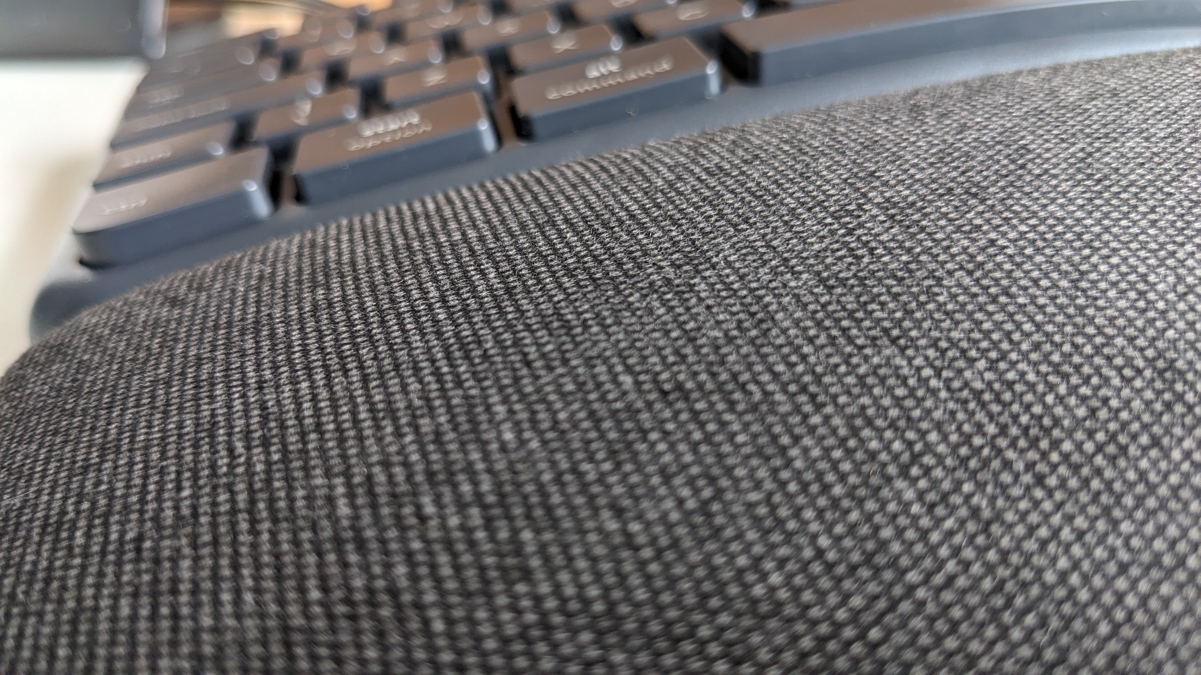 Trust Keyra ergonomic keyboard during our review