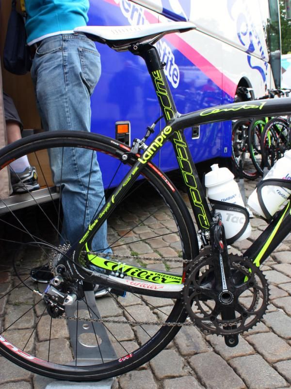 The rear end of Lampre-Vini Farnese's Wilier Cento 1 SLs feature dramatically asymmetrical chain stays.