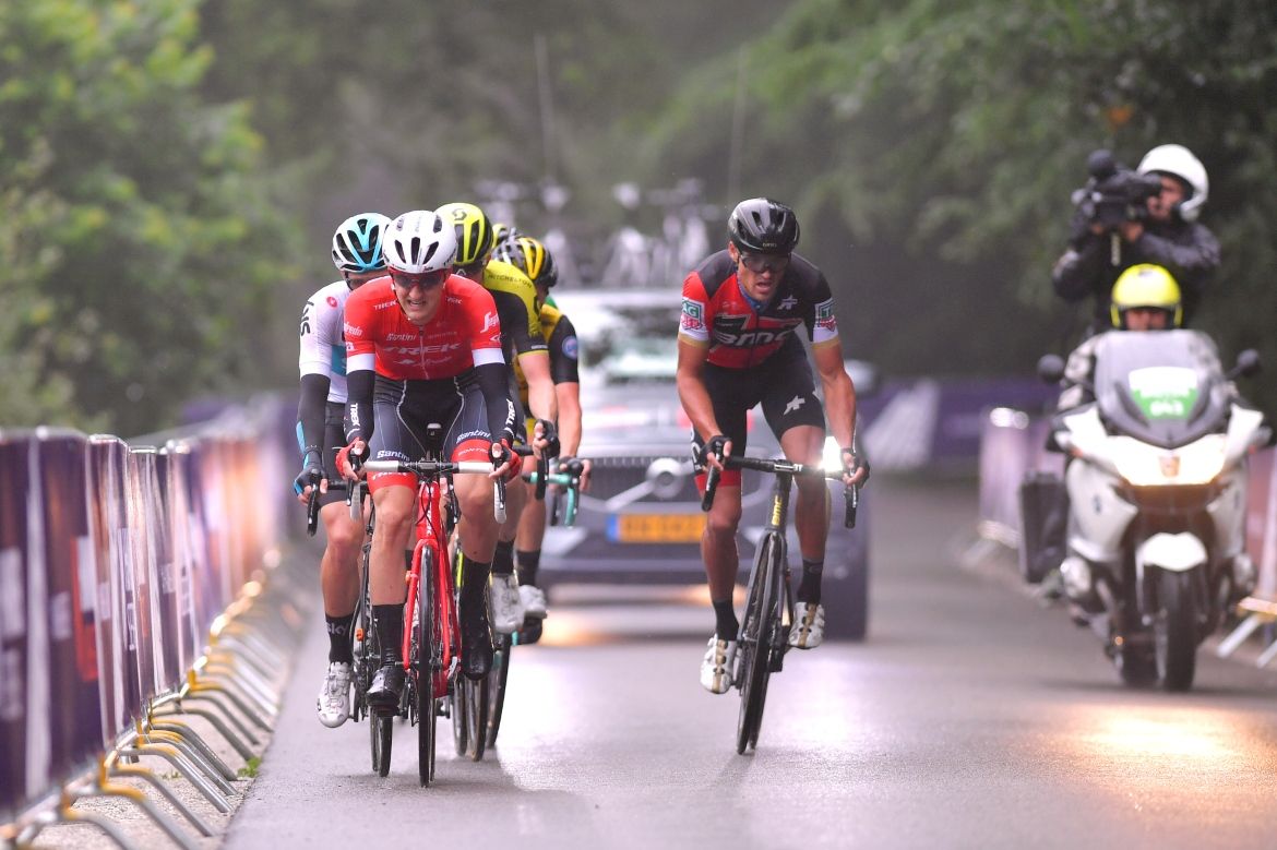 Nicola Conci (Trek-Segafredo) leads a chase group