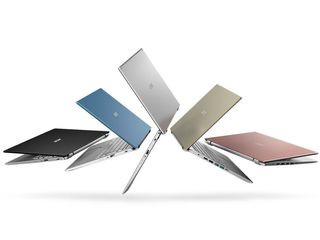 Presse foto af 5 Acer Aspire 5 laptops spredt ud.