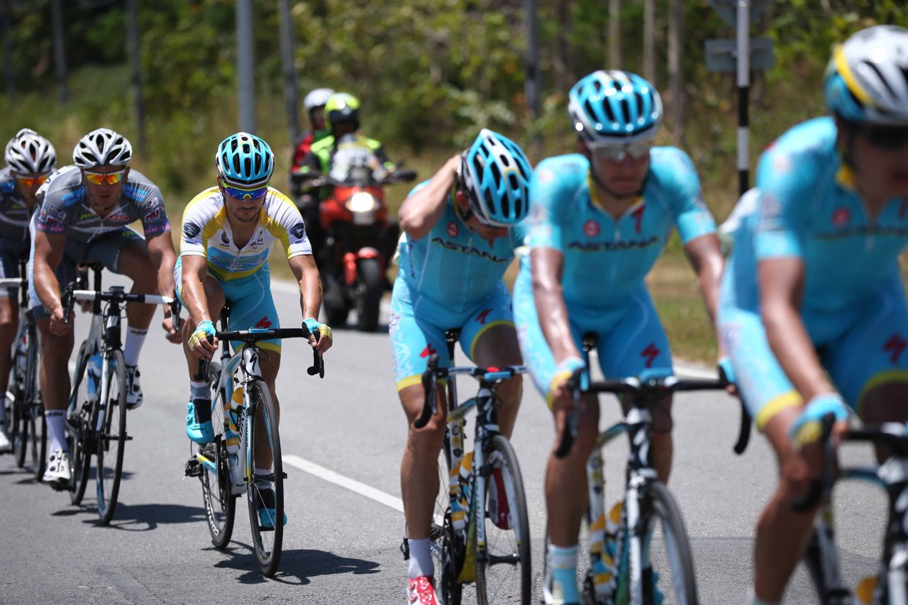 Andrea Guardini riding behind numerous Astana wheels