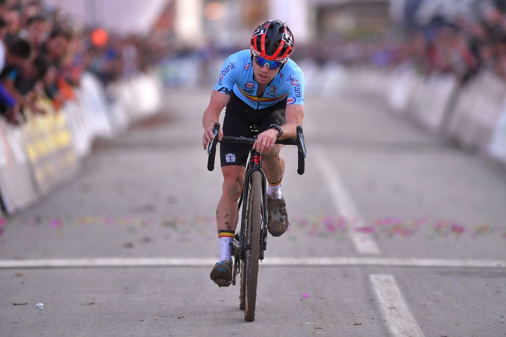 Eli Iserbyt takes a silver medal in Silvelle