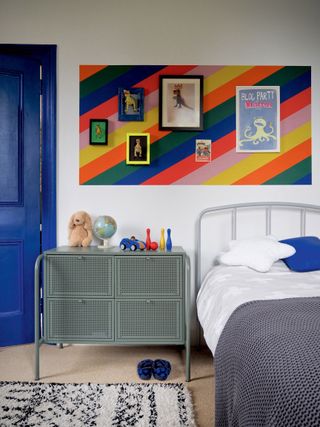 kids bedroom with a striped color block rectangle above the bed