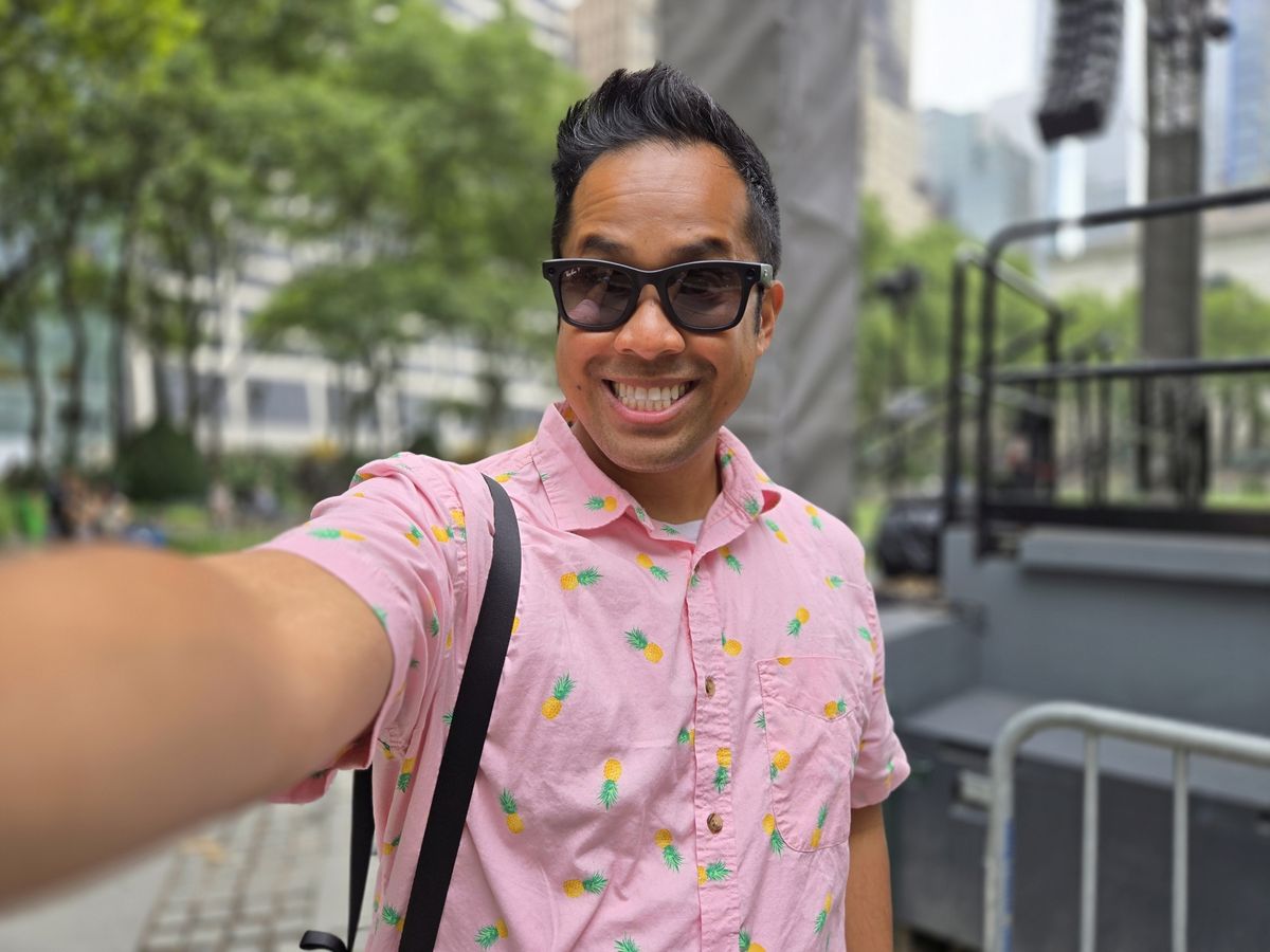 Samsung Galaxy Z Fold 6 portrait sample.