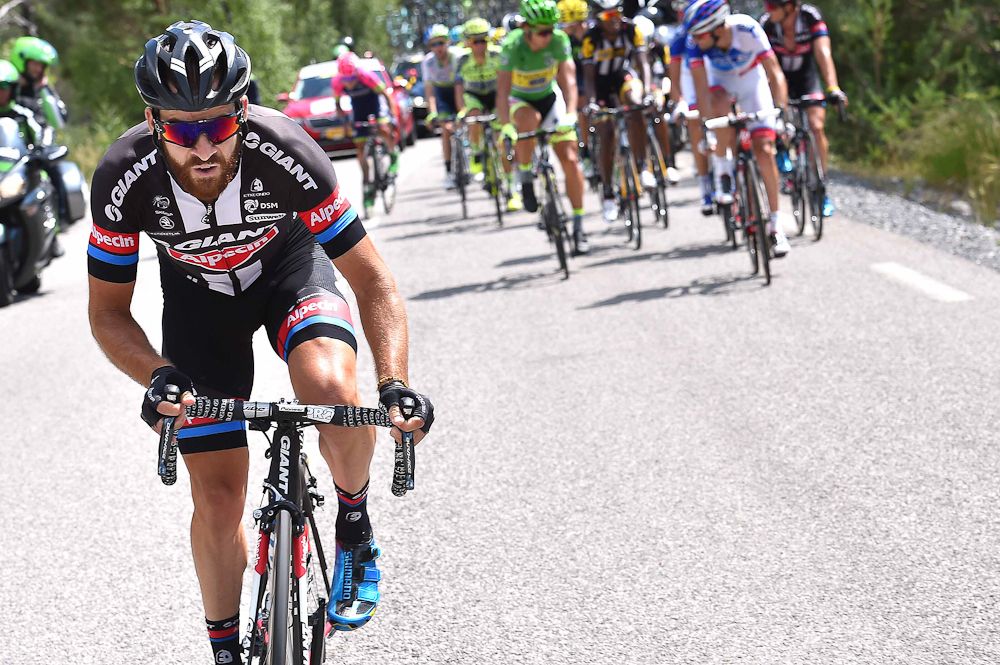 Simon Geschke attacks the breakaway during stage 17.