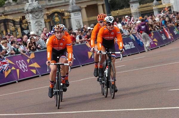 Marianne Vos (Netherlands) and her Dutch teammates