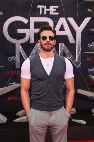 Chris Evans on the red carpet of The Gray Man