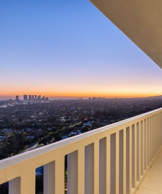 Sandra Bullock apartment in Sierra Towers