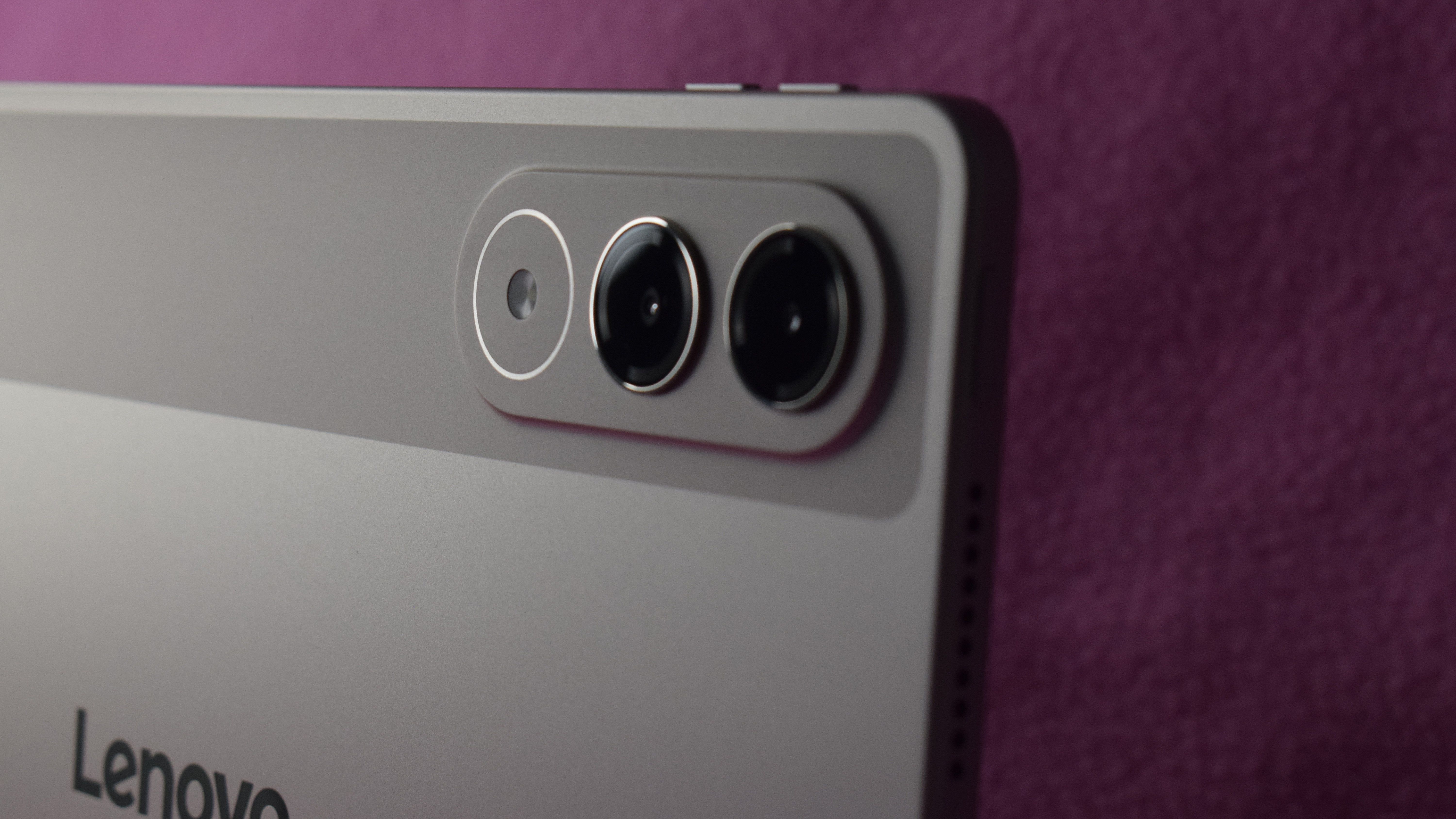 The camera lenses on the Lenovo Yoga Tab 11.2in