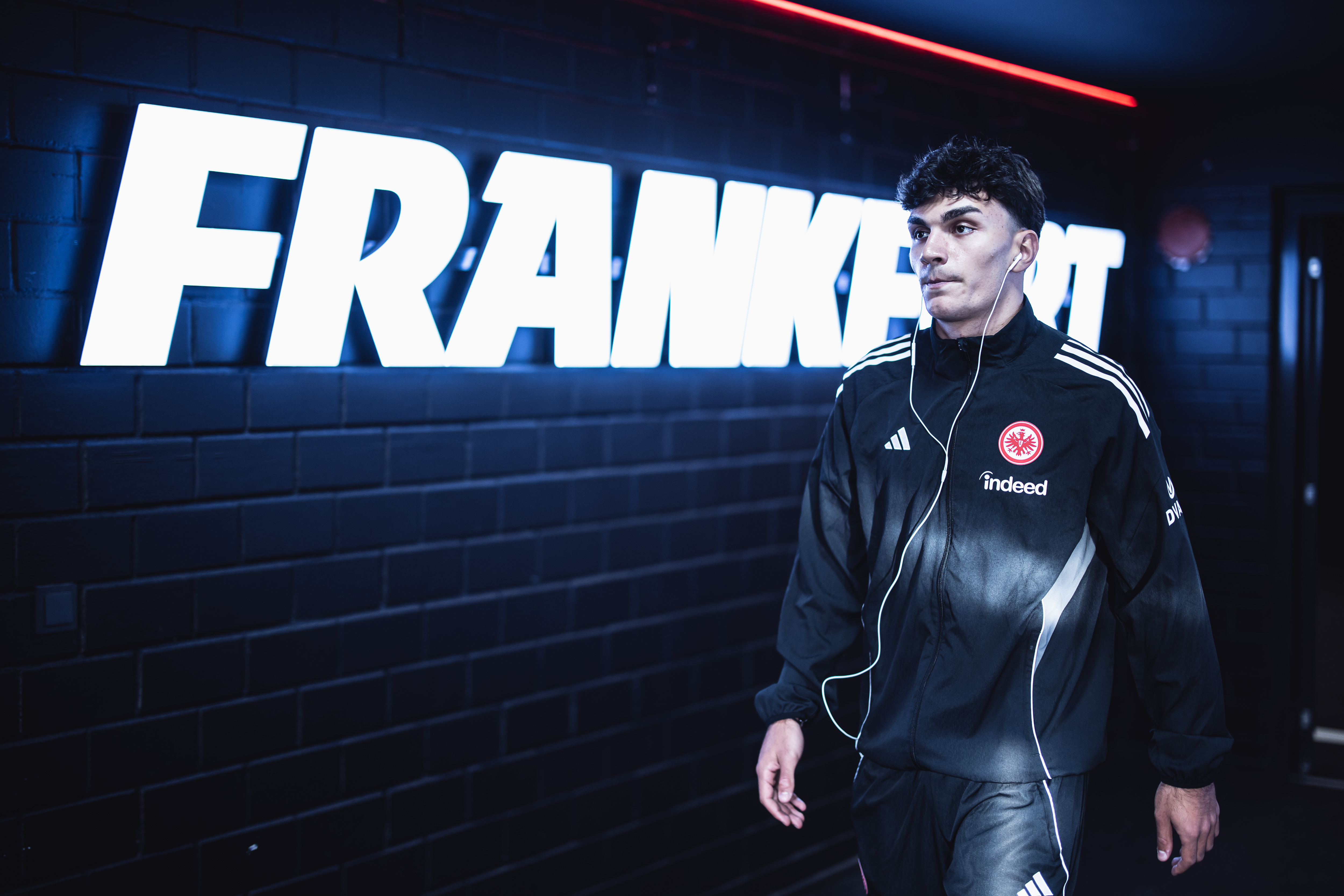 FRANKFURT AM MAIN, GERMANY - OCTOBER 4: (EDITORS NOTE: Image has been digitally enhanced.) Can Uzun of Frankfurt looks on in the tunnel during the Bundesliga match between Eintracht Frankfurt and FC Bayern M&amp;uuml;nchen at Deutsche Bank Park on October 4, 2025 in Frankfurt am Main, Germany. (Photo by Simon Hofmann/Bundesliga/Bundesliga Collection via Getty Images)