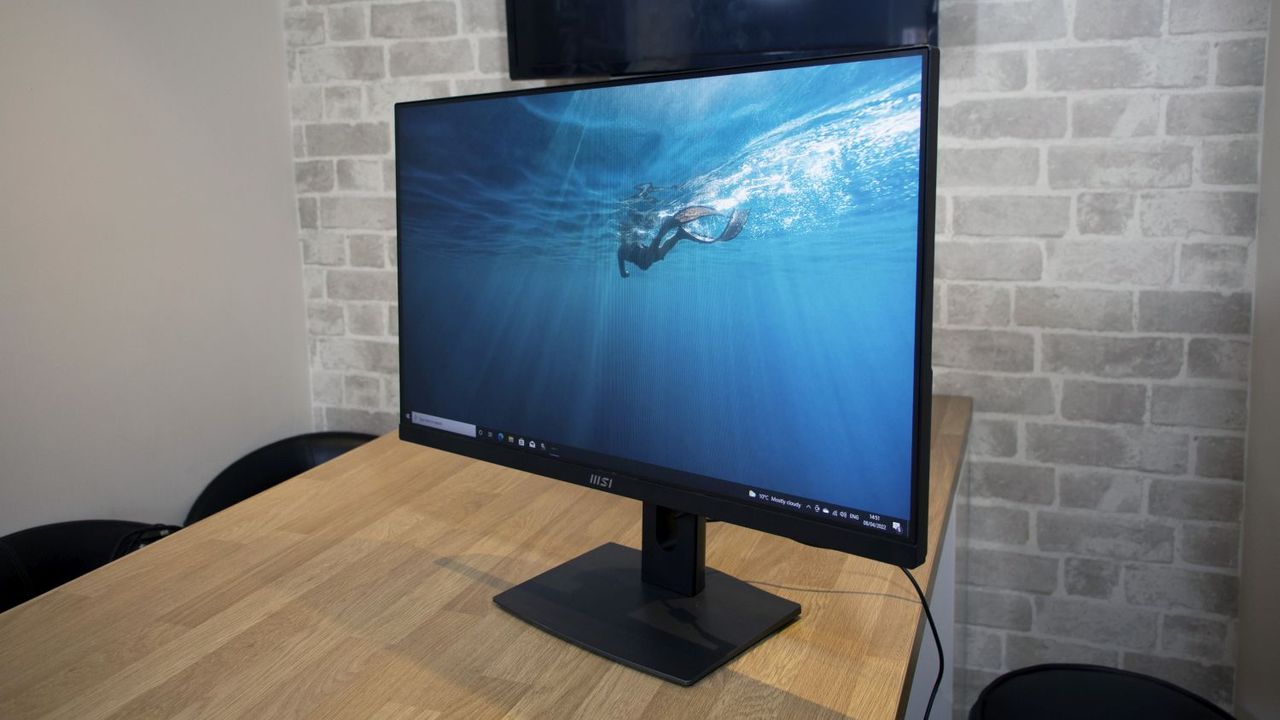 The MSI Modern AM271P monitor