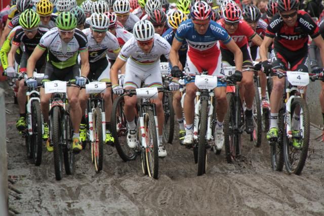 The start of the elite men's race in Solothurn
