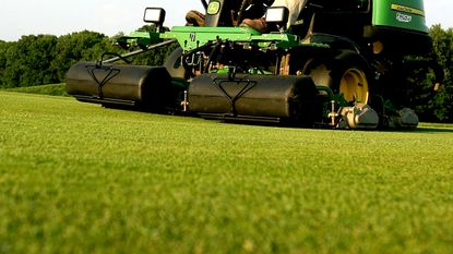 OAKMONT, PA - JUNE 13:Members of the grounds crew operate mowers during the 107th U.S. Open Championship at Oakmont Country Club on June 13, 2007 in Oakmont, Pennsylvania.(Photo by Getty Imag
