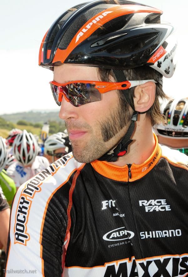 Geoff Kabush (Maxxis-Rocky Mountain) at the start