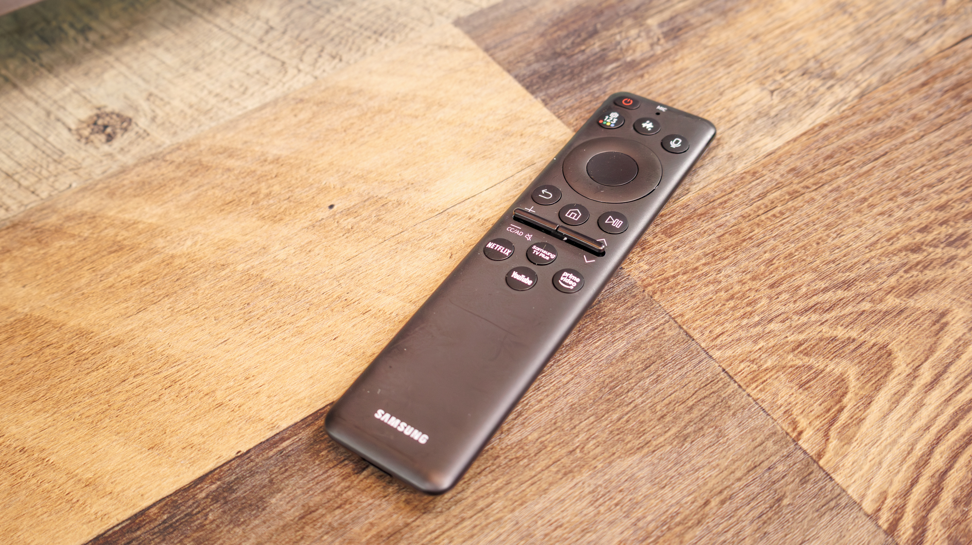 The remote for the Samsung S95H OLED TV