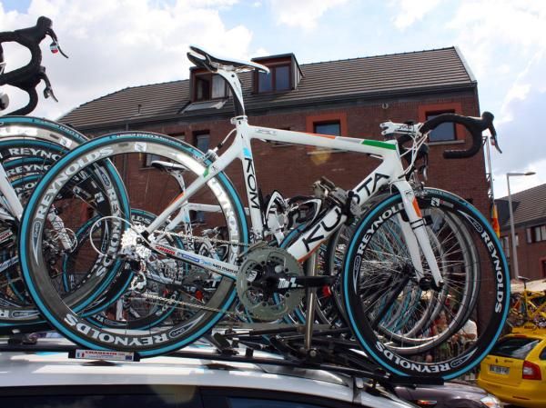Curiously, ag2r-La Mondiale rider Nicholas Roche's spare machine was fitted with deeper-section carbon clinchers, not tubulars.