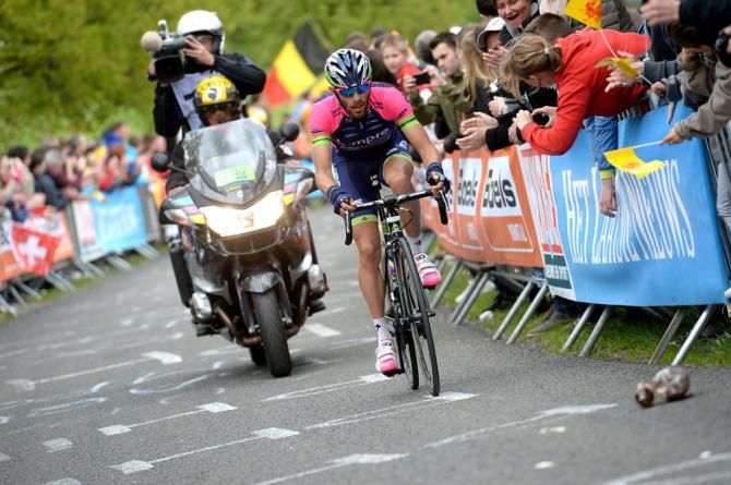 Matteo Bono (Lmapre-Merida) clings onto his small lead