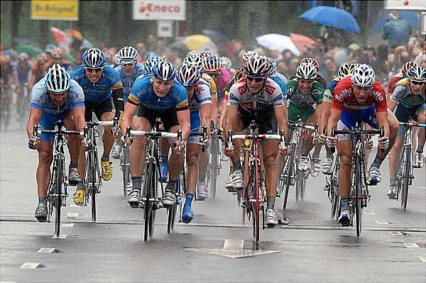 The usual victory celebration was missing as Greipel in blue and CSC's Haedo in white made the sprint too close to call.