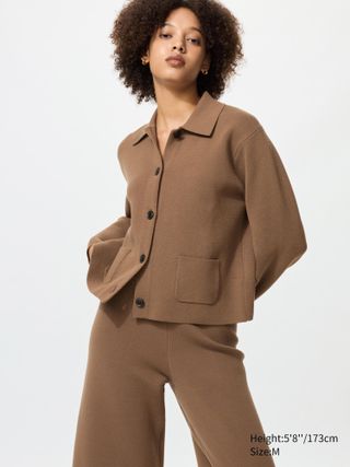 ZDsJqpVAbxZGWVT25BoFBF-320-80 سترة Uniqlo الفيروسية مثالية لهذا الموسم - السحب الآن