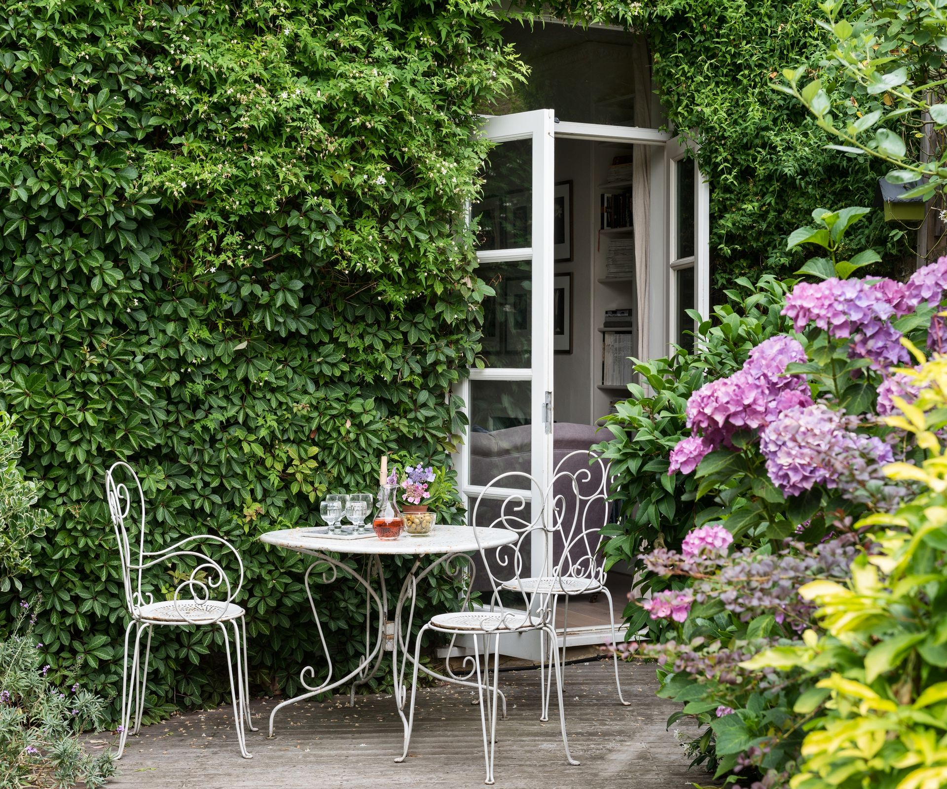 Courtyard with jasmine covered walls