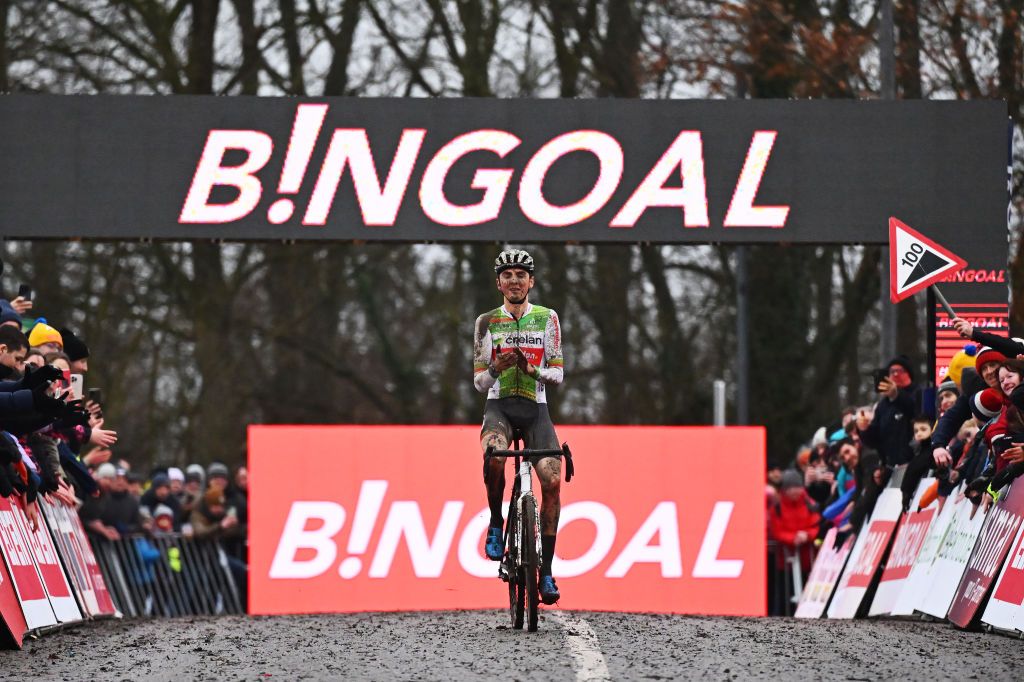 riders during the men's 2024 Namur UCI world cup