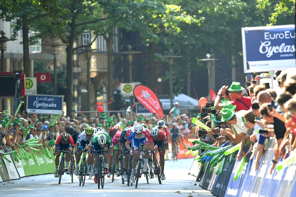 The final sprint at EuroEyes Cyclassics Hamburg