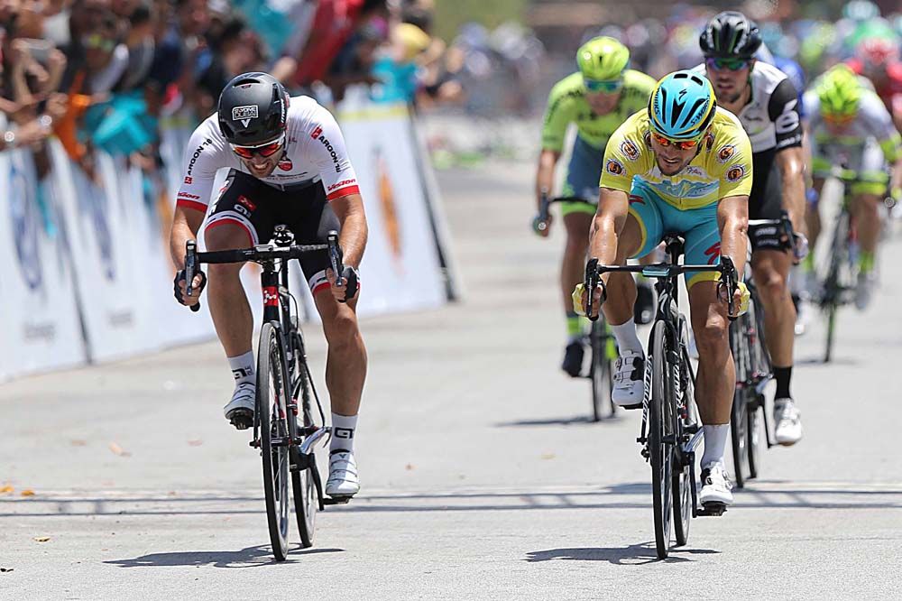 Palini and Guardini head to the line