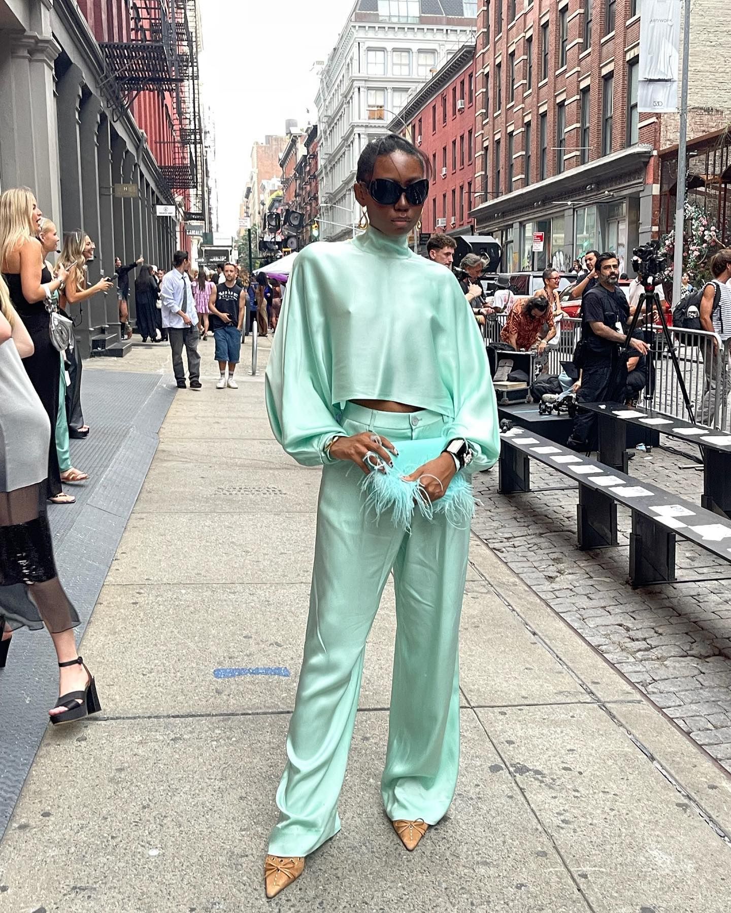 Influencer wears corset detail heels