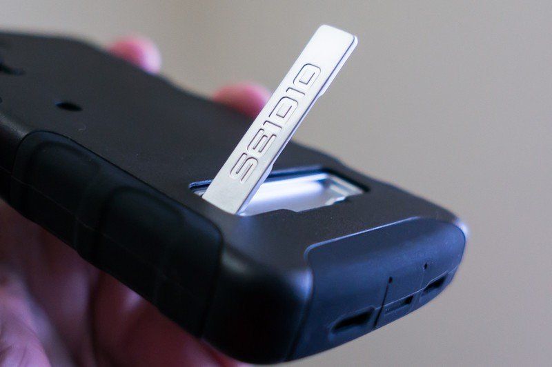 Seidio Convert with kickstand