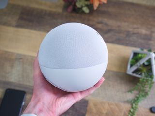 EchoDot - Glacier White Highlight - Compact Design