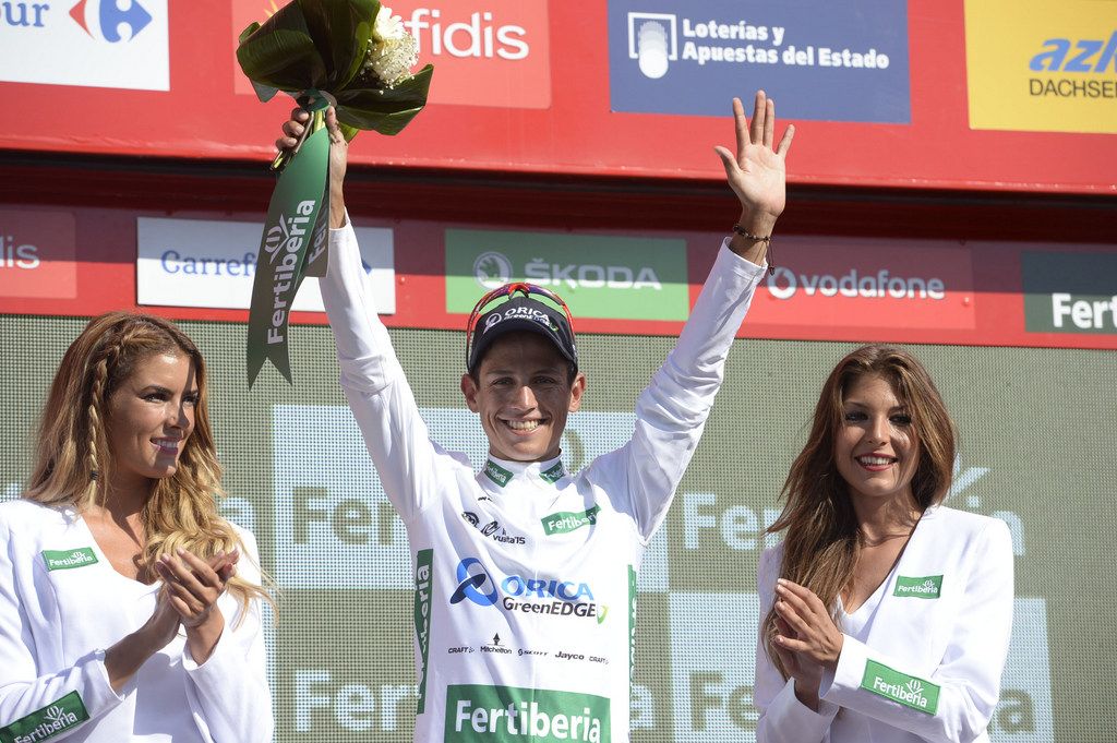 Esteban Chaves lost the red jersey but keeps the white combination jersey