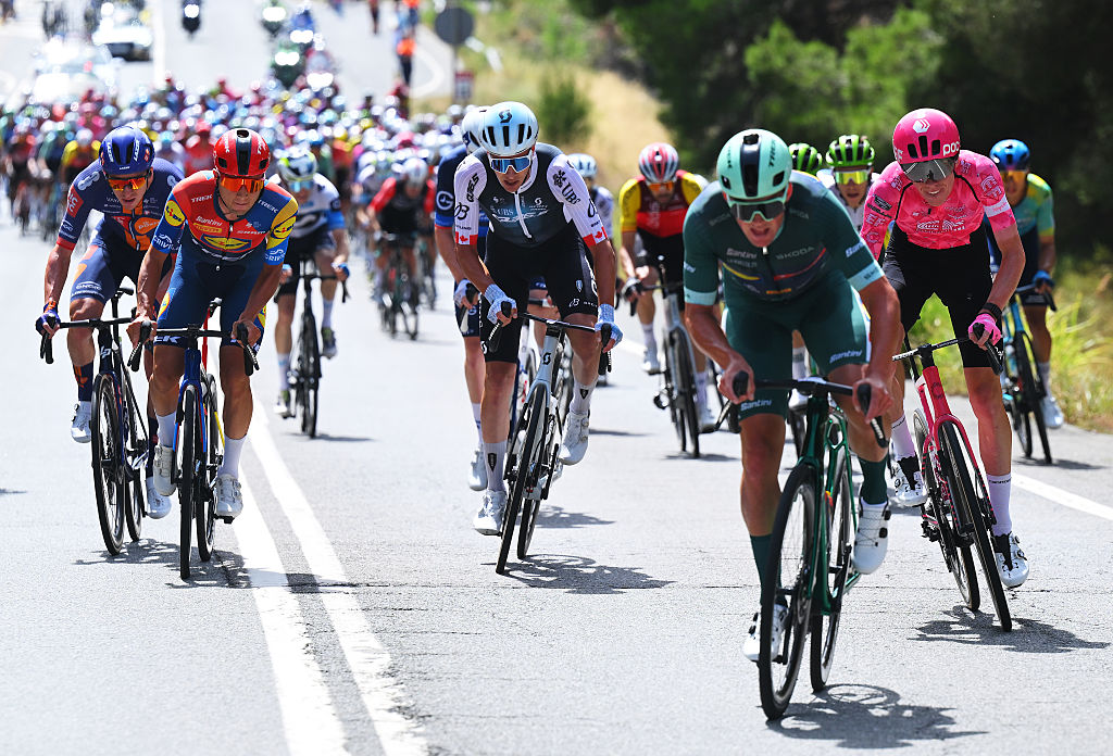 EL FERIAL LARRA BELAGUA, SPAIN - AUGUST 02: (L-R) Andrea Bagioli of Italy and Team Lidl - Trek, David De La Cruz of Spain and Team Q36.5 Pro Cycling and Jardi Christiaan Van Der Lee of Netherlands and Team EF Education - EasyPost attack during the La Vuelta - 80th Tour of Spain 2025, Stage 10 a 175.3km stage from Parque de la Naturaleza Sendaviva to El Ferial Larra Belagua 1585m / #UCIWT / on September 02, 2025 in El Ferial Larra Belagua, Spain. (Photo by Tim de Waele/Getty Images)