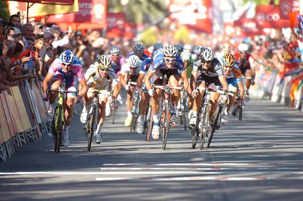 The sprint on stage 7 was dominated by Petacchi and his fine Lampre lead-out.