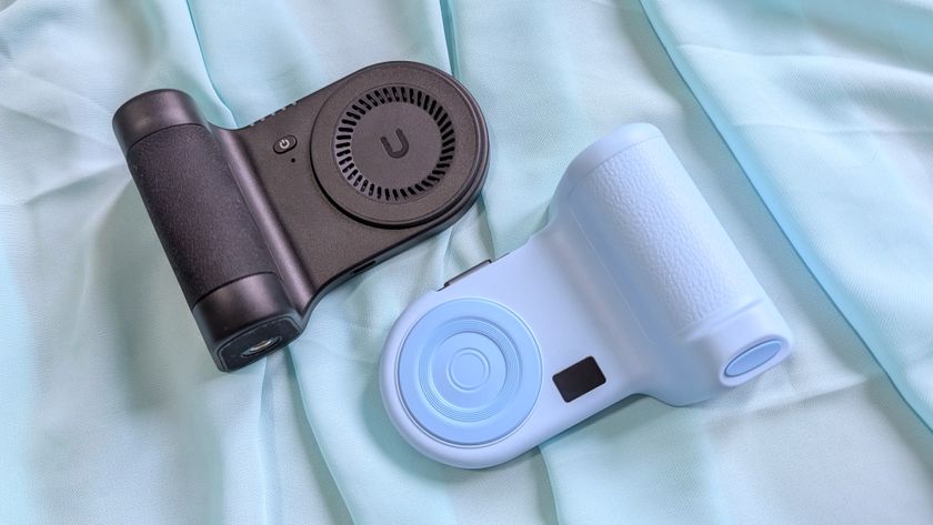 Belkin Stage PowerGrip and KraftGeek PowerShutter power bank stands