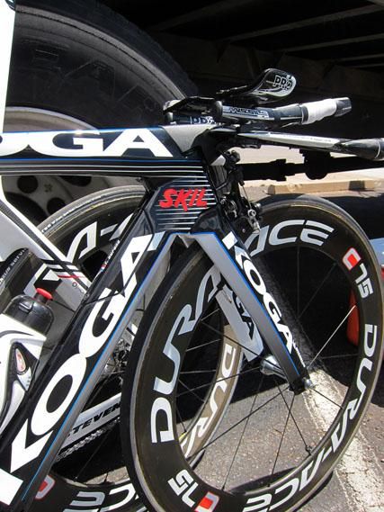 Skil-Shimano's time trial bikes feature stems that sit inline with the top tube.