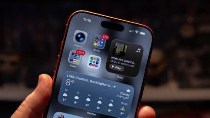 Dynamic Island on iPhone 16 Pro Max